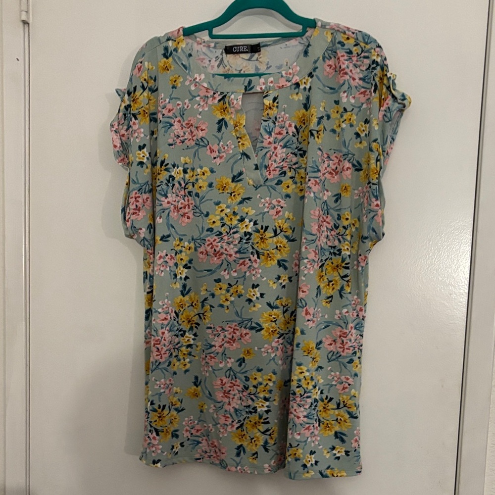 Chic Floral Women's Blouse in Pink, Yellow, and Blue super cute with button acce